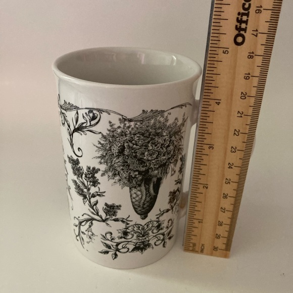 Lady Jayne Ltd Mug with Floral Design - Picture 6 of 10